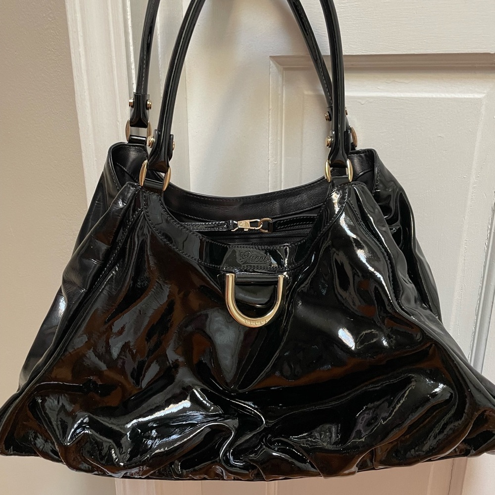 GUCCI
Patent D Ring Large Hobo Black